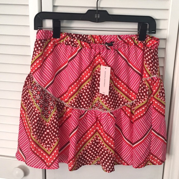 Banana Republic- flouncy skirt - NWT - petite - Picture 4 of 6